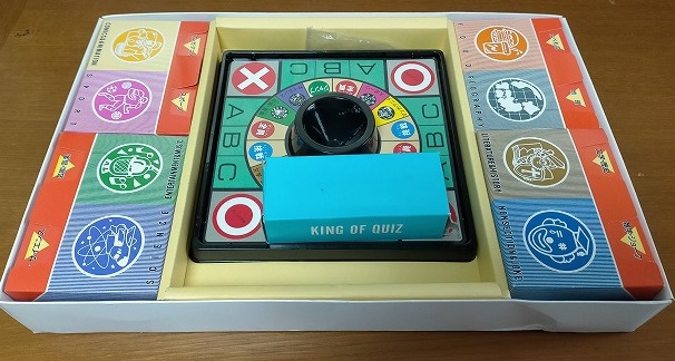 昭和レトロなボードゲーム「クイズの王様」を開けてみたら当時の技術者の工夫に泣けてしまった